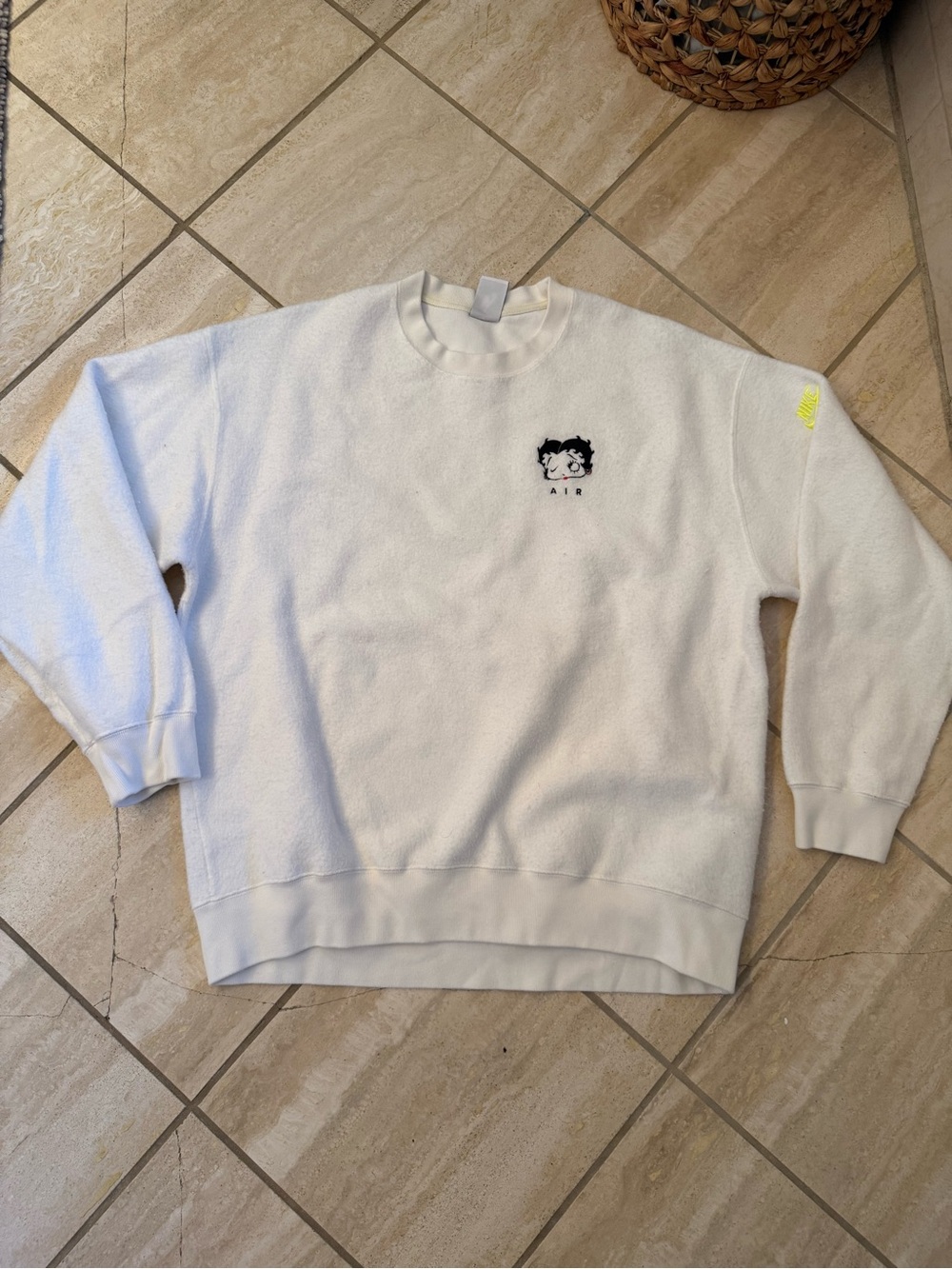 Women’s Nike x Olivia Kim Betty Boop crewneck sweatshirt